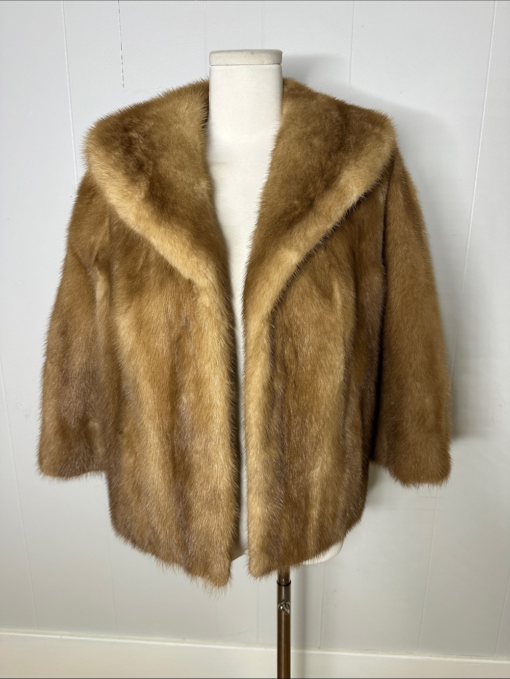 Vintage 1970s Cropped Style Blond Genuine Mink Oversize Collar Jacket